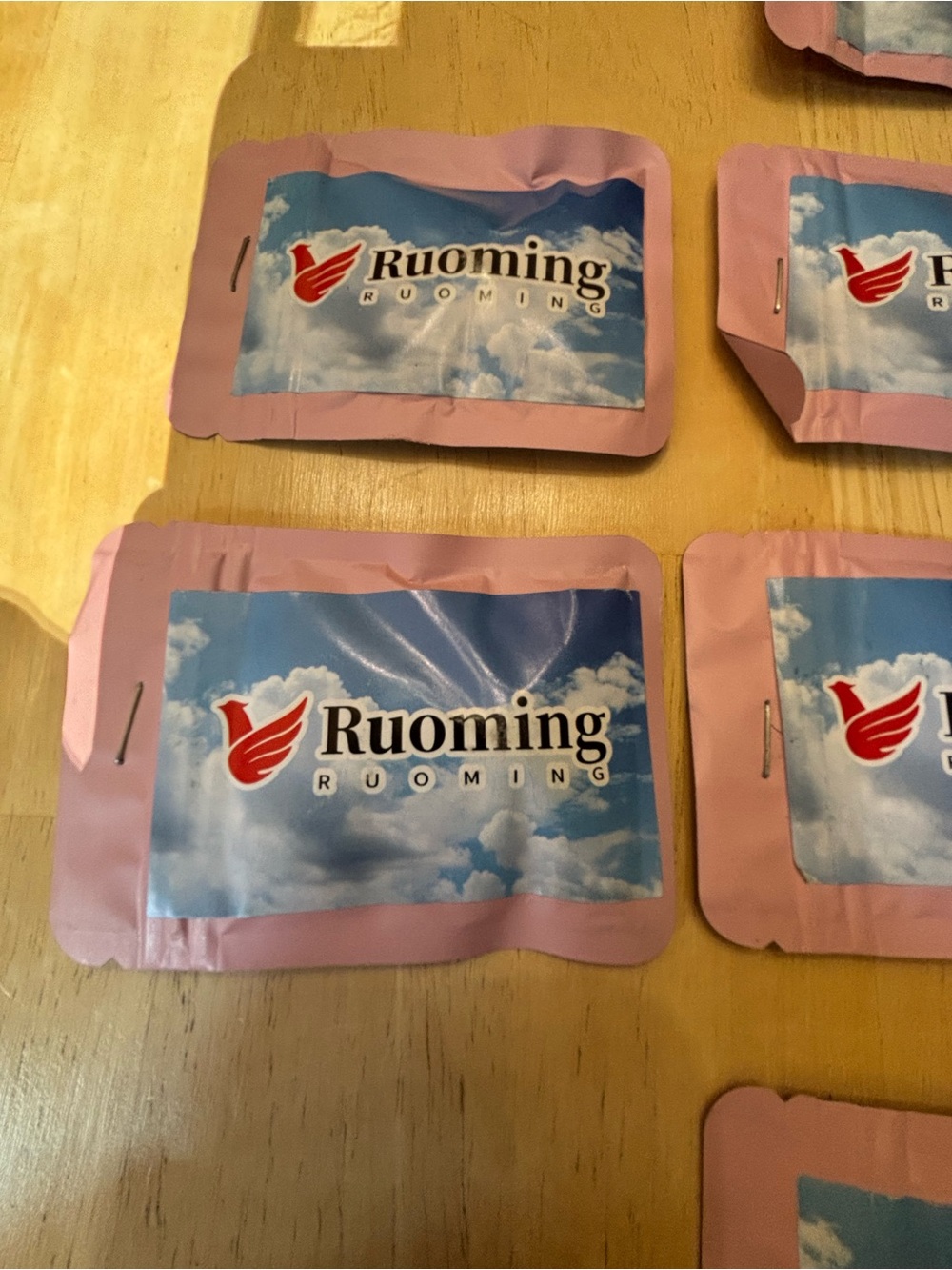 Ruoming 8 keychains and 1 DIY accessory sealed packs.
